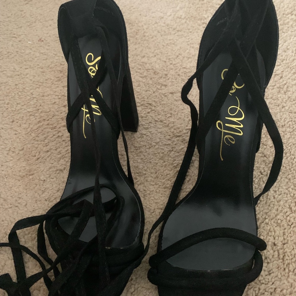 Heels with straps that tie up the leg